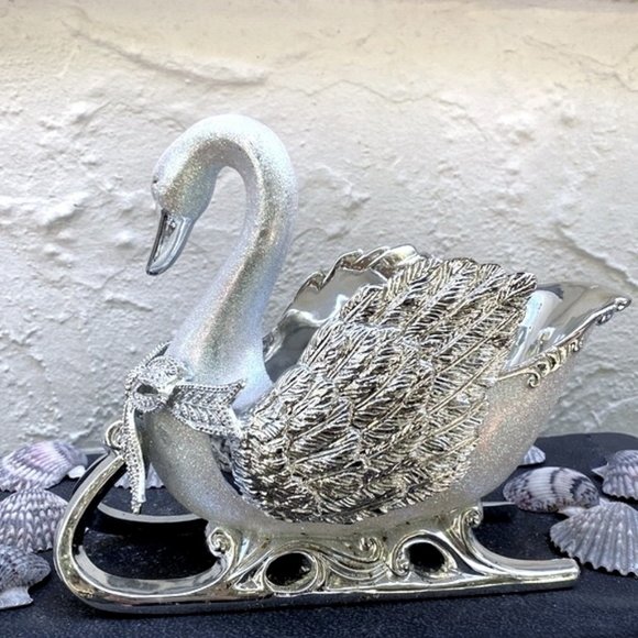 Large Silver Glitter Swan Sleigh - Picture 2 of 11